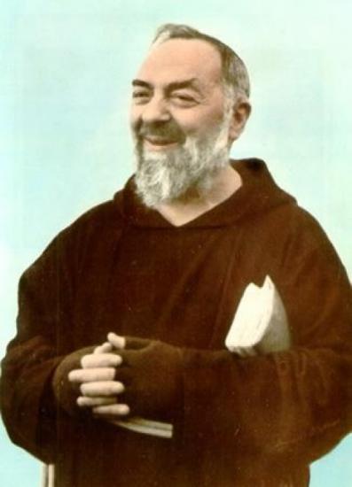 Padre Pio souriant